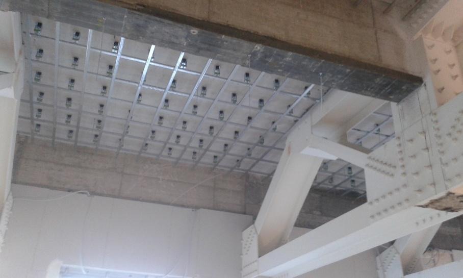 Immagine che contiene Materiale composito, muro, interno, edificio
Il contenuto generato dall'IA potrebbe non essere corretto.