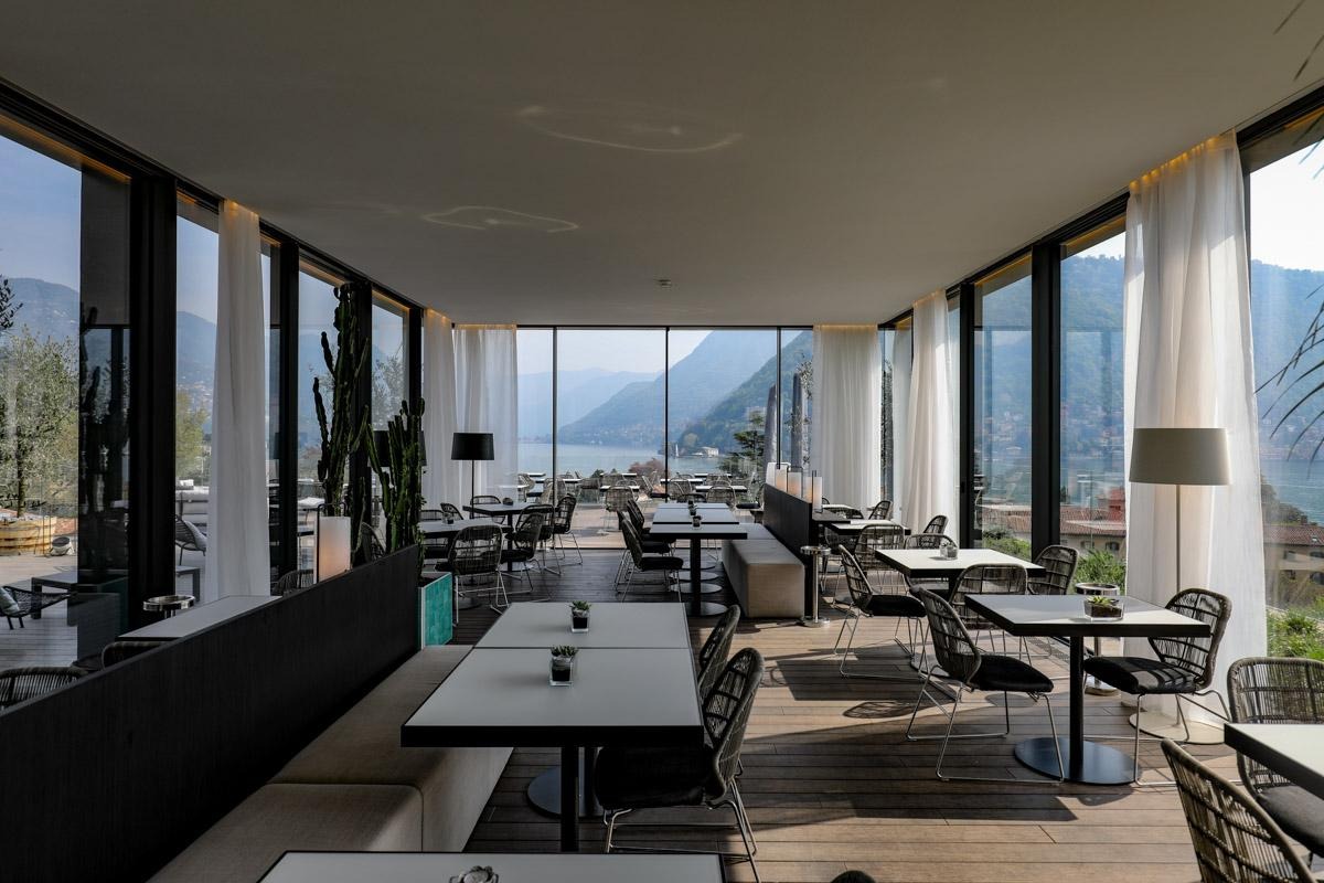 Immagine che contiene arredo, interno, finestra, sedia
Il contenuto generato dall'IA potrebbe non essere corretto.