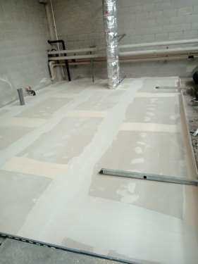 Immagine che contiene Materiale composito, interno, piastrella, Pavimentazione
Il contenuto generato dall'IA potrebbe non essere corretto.